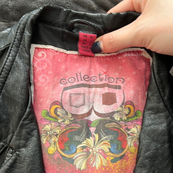 Black leather jacket, barely worn, small scuff in the back (shown in photo) - Picture 3 of 4